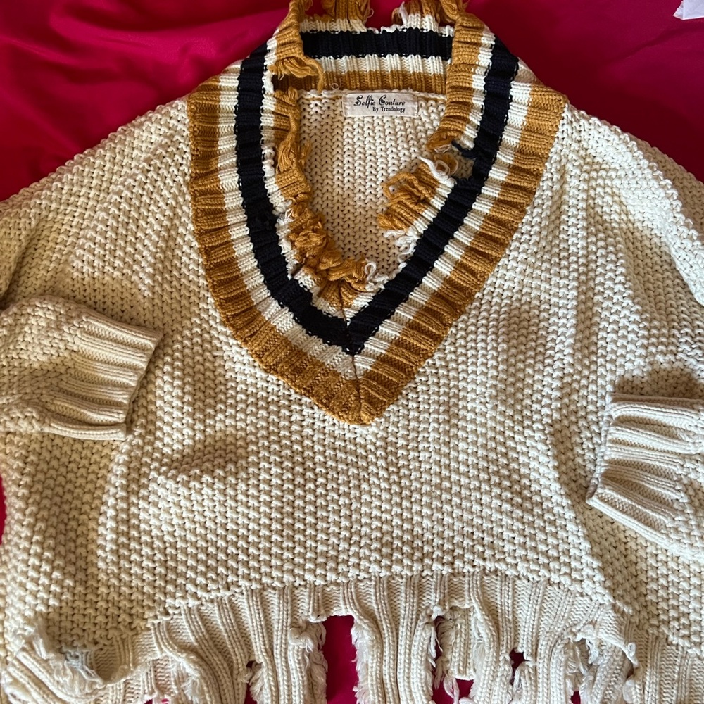 Sweater size M/L - Picture 2 of 2